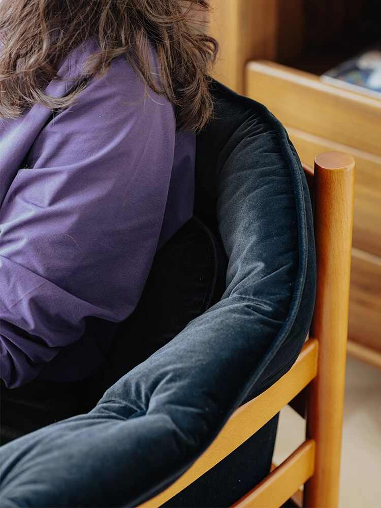 Vintage Orion Single Sofa Chair, Solid Wood Frame Black Velvet Accent Recliner for Balcony, Living Room, Apartment