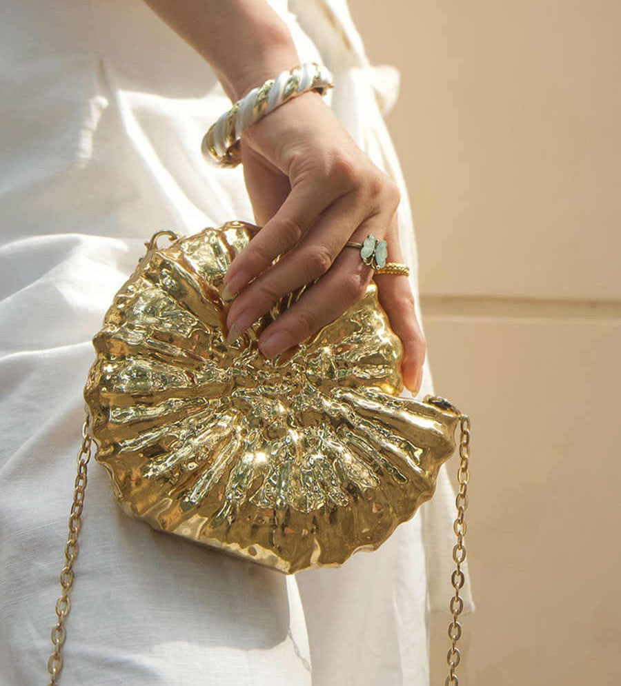 Vintage Luxury Conch Shell Acrylic Clutch Bag, Designer Statement Evening Purse with Gold Chain Strap, Unique Party Accessory Handbag