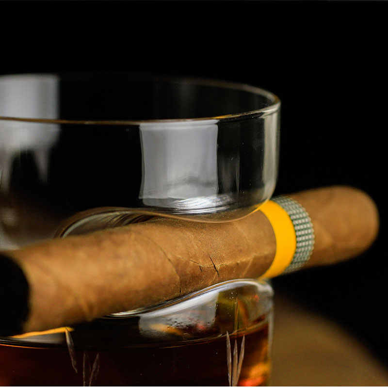 Luxury Crystal Cigar Whiskey Glass 260ml – Square Old Fashioned Rocks Tumbler with Integrated Cigar Holder, Set of 2 with Coasters & Cleaning Brush