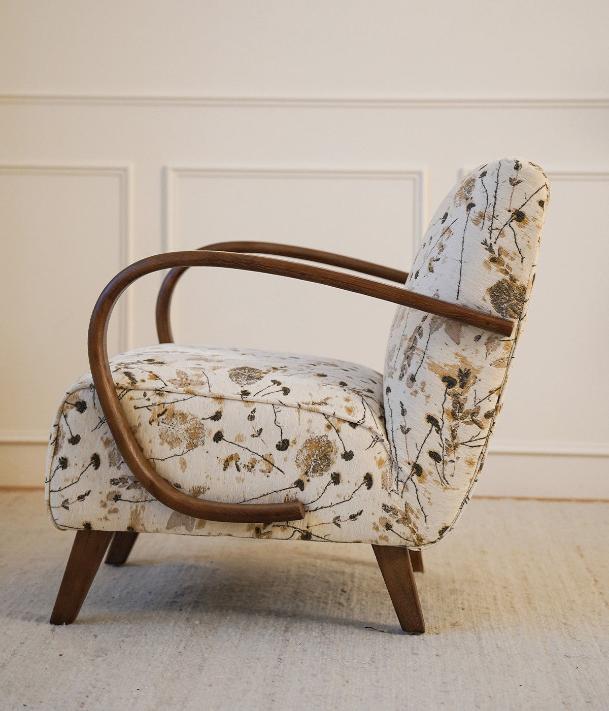 Floral Accent Chair with Solid Wood Arms, Vintage Upholstered Lounge Chair, Single Sofa Chair for Living Room, Bedroom, Balcony, Reading Nook, Beige Botanical Print