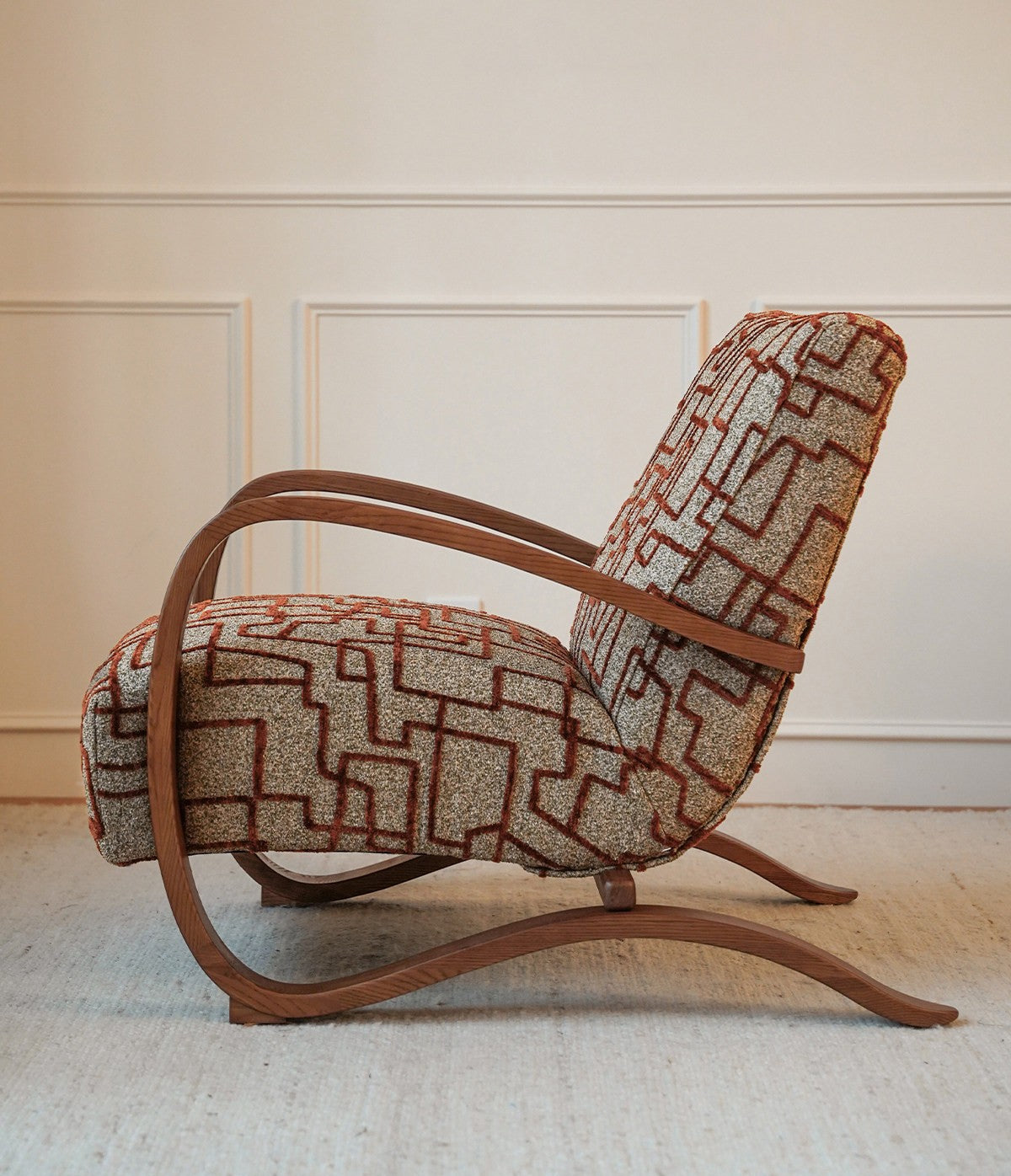 Mid Century Modern Fabric Accent Chair, Geometric Upholstered Lounge Chair with Curved Solid Wood Arms, Single Sofa Chair for Living Room, Bedroom, Reading Nook, Office