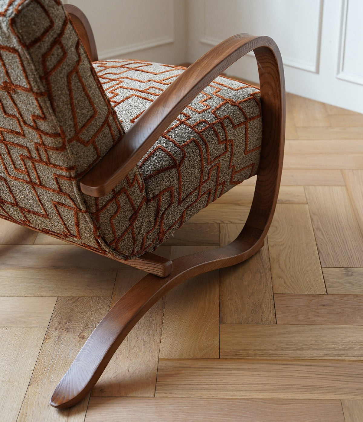 Mid Century Modern Fabric Accent Chair, Geometric Upholstered Lounge Chair with Curved Solid Wood Arms, Single Sofa Chair for Living Room, Bedroom, Reading Nook, Office