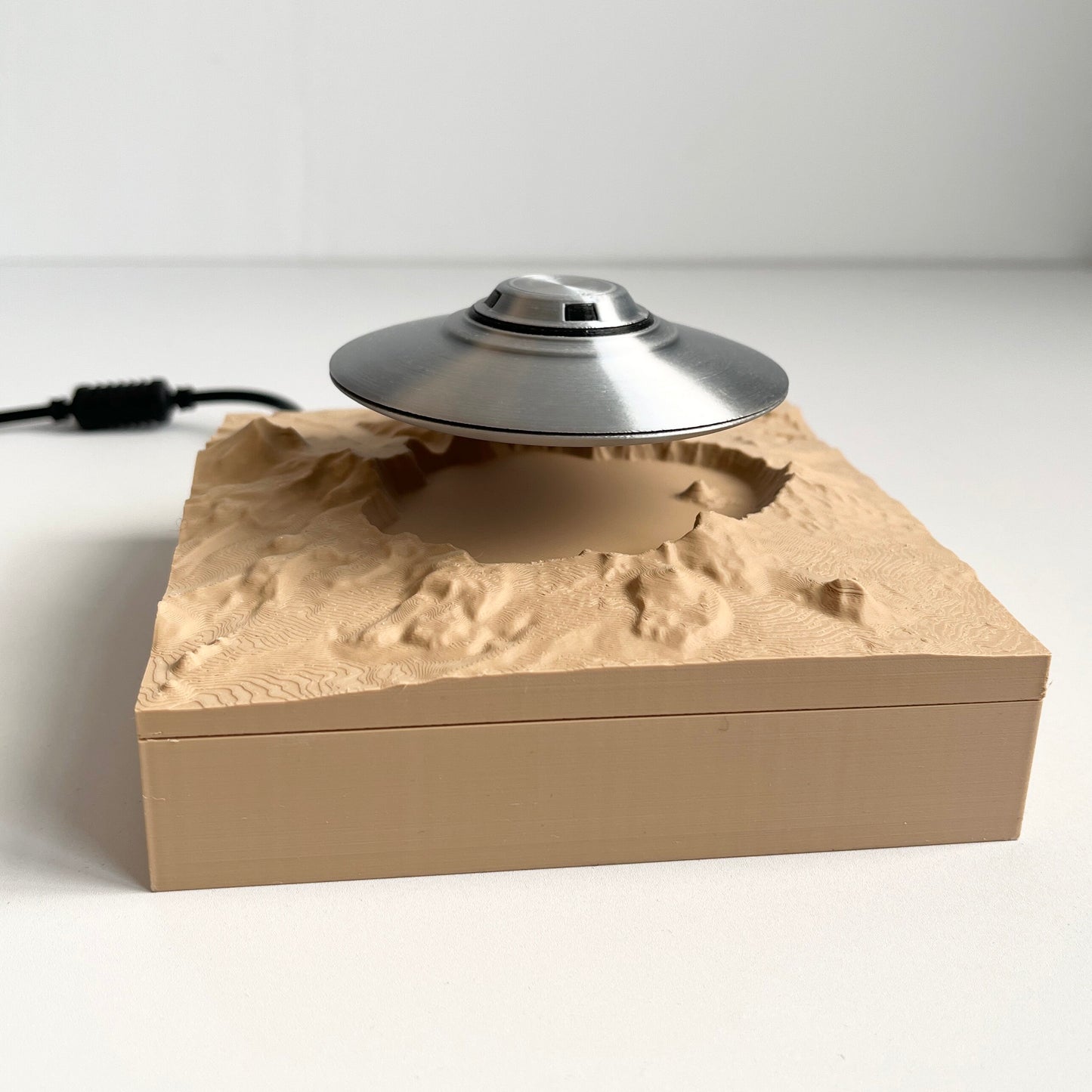 Magnetic Levitating UFO Desk Sculpture with Volcano Crater Base – Floating 3D Printed Sci-Fi Desktop Décor & Ambient Display Model