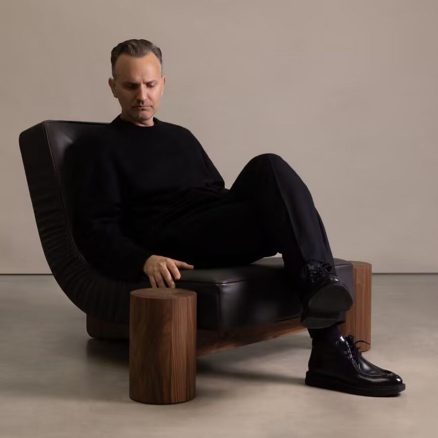 Black Leather Accent Chair, Modern Single Lounge Chair with Sculptural Wood Base, Mid-Century Reception Armchair for Living Room, Office, Bedroom and Lounge