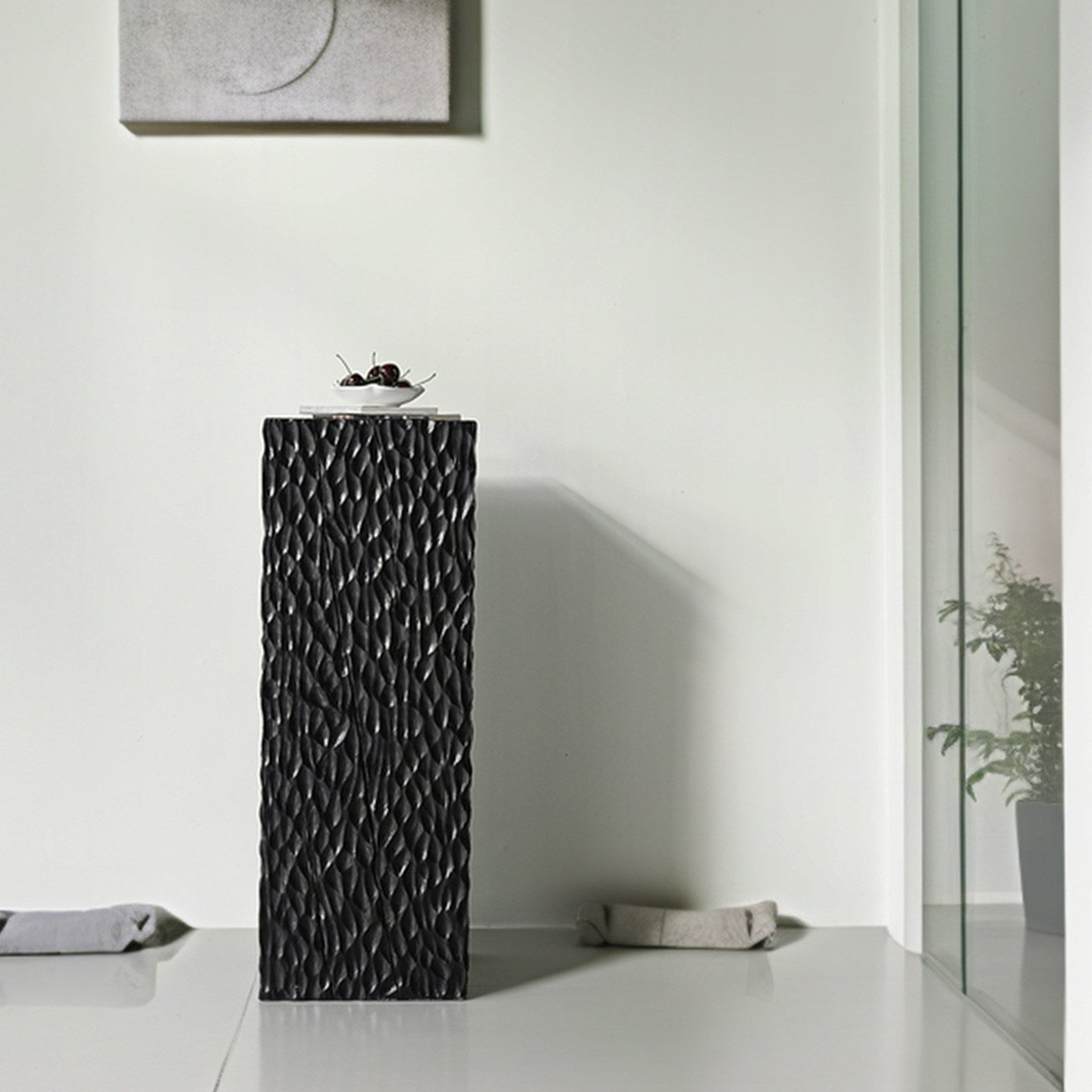 Black Solid Wood Pedestal Side Table, Hand-Carved Wave Texture Display Stand, Tall Square Tree Stump End Table for Sofa Side, Plant Stand, Sculpture Base, Living Room, Hotel, Entryway Decor