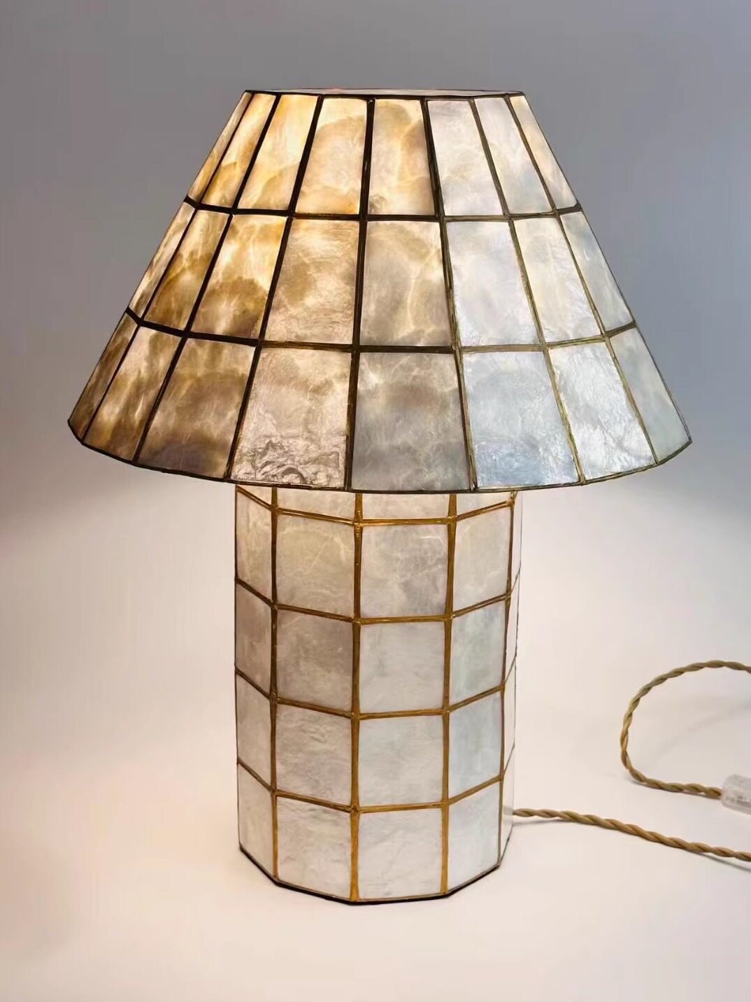 Natural Shell Mushroom Table Lamp, Capiz Style Bedside Lamp with Mosaic Shell Shade, Wabi Sabi Accent Lighting for Bedroom, Living Room, Hotel, Villa, Nightstand Decor