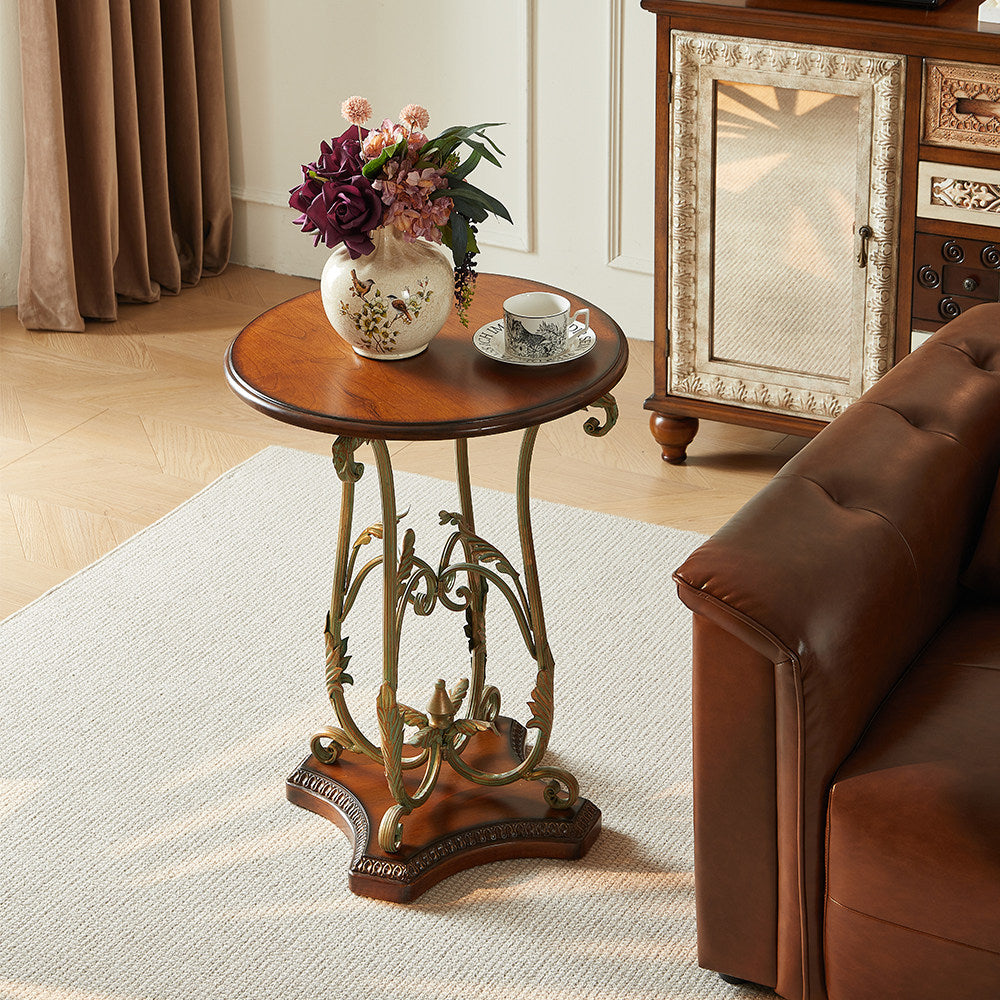 Round Amber Brown Birch Wood Side Table, Vintage-Inspired Accent End Table with Ornate Hand-Painted Wrought Iron Pedestal Base for Living Room, Bedroom, Sofa Side and Reading Nook