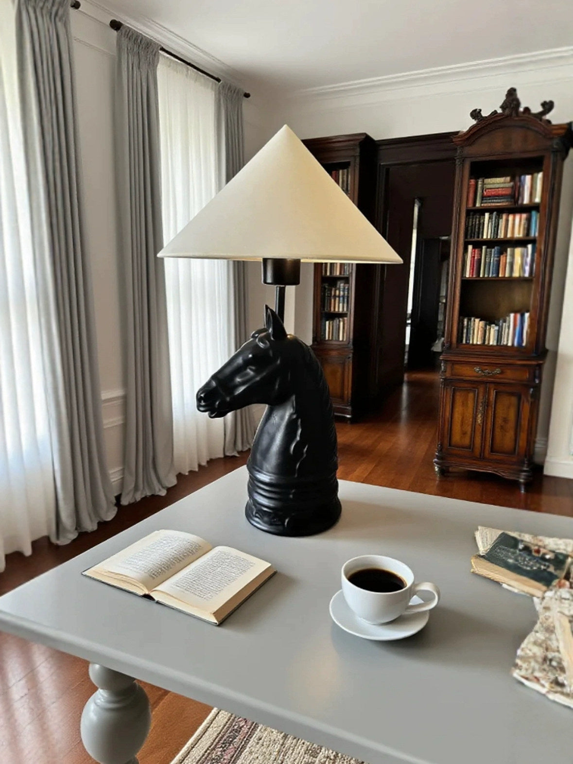 Black Horse Head Table Lamp with White Fabric Shade, Sculptural Ceramic Bedside Lamp with Remote Control Dimmable E27 Bulb, Vintage Accent Lamp for Bedroom Living Room Study