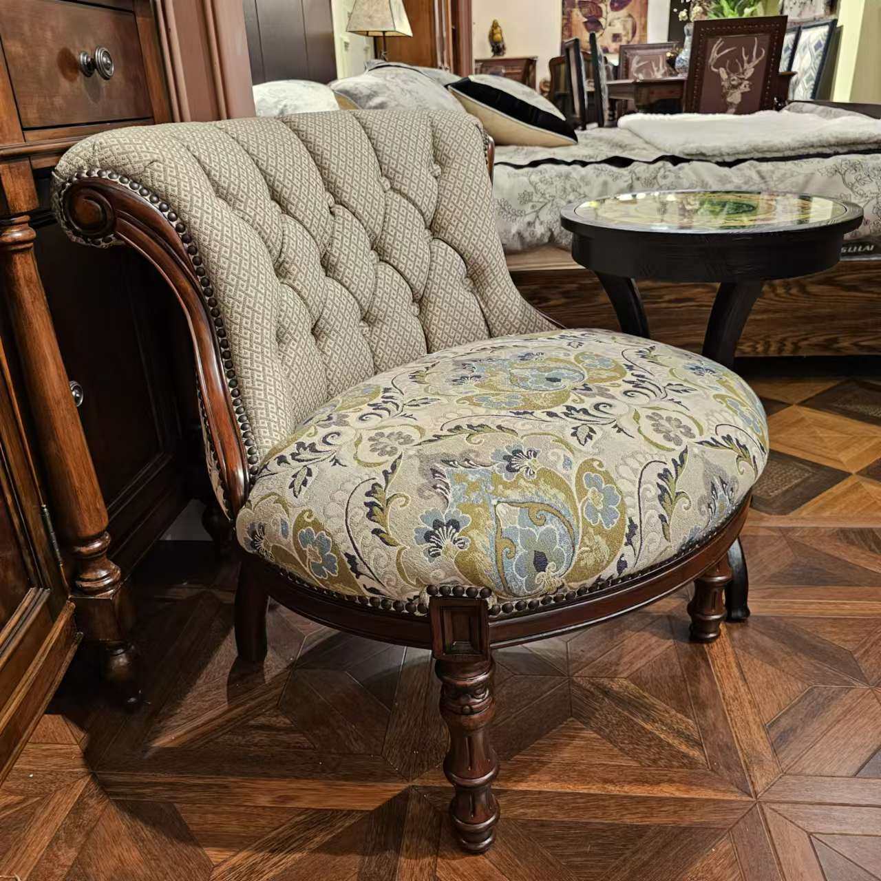 Traditional Floral Accent Chair with Tufted Back and Carved Wood Frame