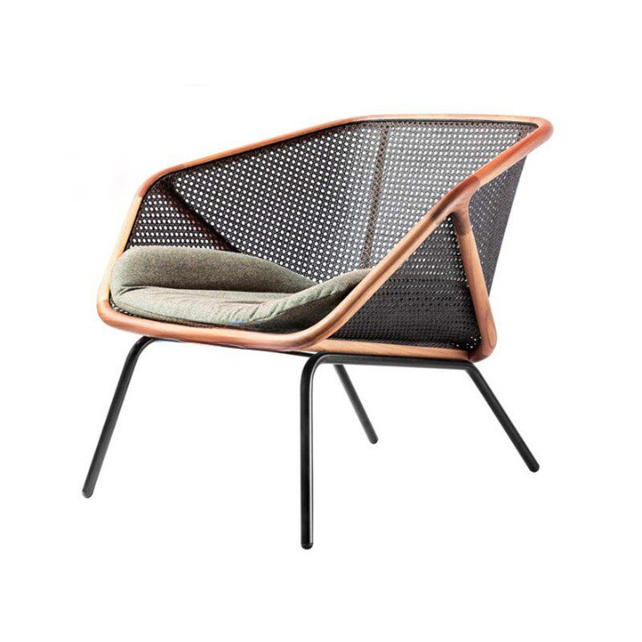 Rattan Accent Lounge Chair with Cushion, Cane Woven Wide Barrel Chair, Solid Wood Frame Armchair with Black Metal Legs, Boho Farmhouse Reading Chair for Living Room, Bedroom, Hotel and Study