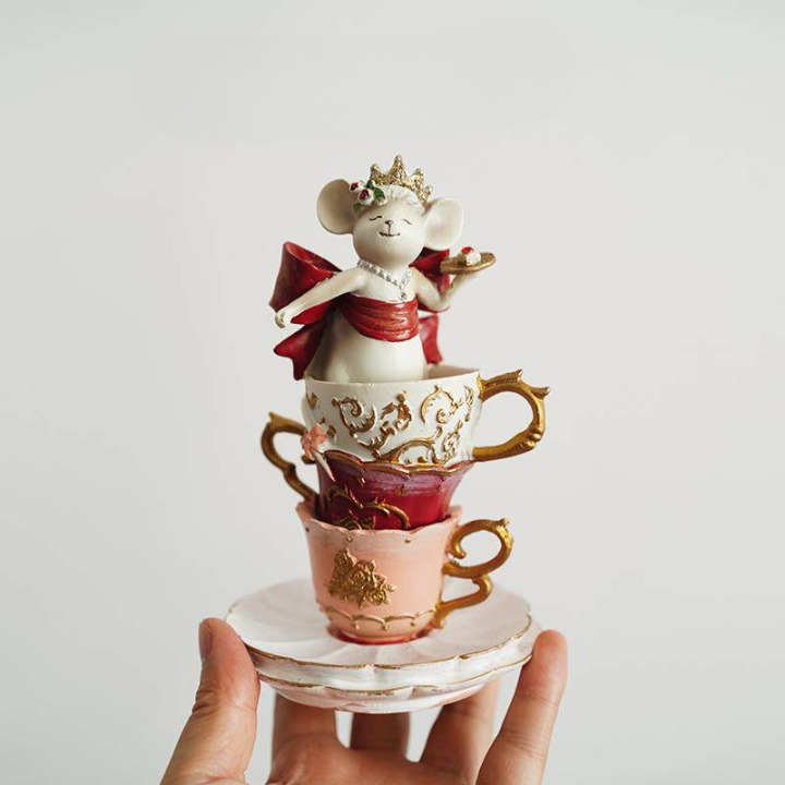 Queen Mouse Figurine on Stacked Teacups, Resin Tabletop Decor, 6.7 Inch