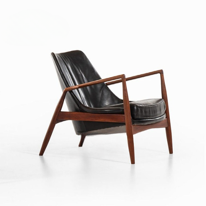 Mid Century Modern Accent Chair, Solid Wood Lounge Armchair with Black Upholstered Seat and Back, Walnut Finish Scandinavian Leisure Chair for Living Room, Bedroom, Balcony and Reading Nook