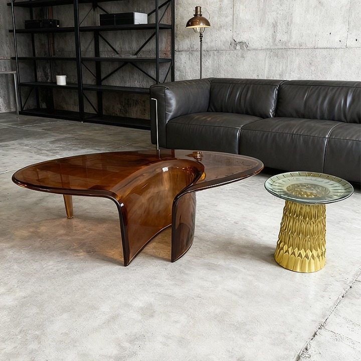 Brown Resin Coffee Table, Organic Waterfall Cocktail Table for Living Room, Modern Transparent Accent Center Table for Apartment, Lounge and Reception Area