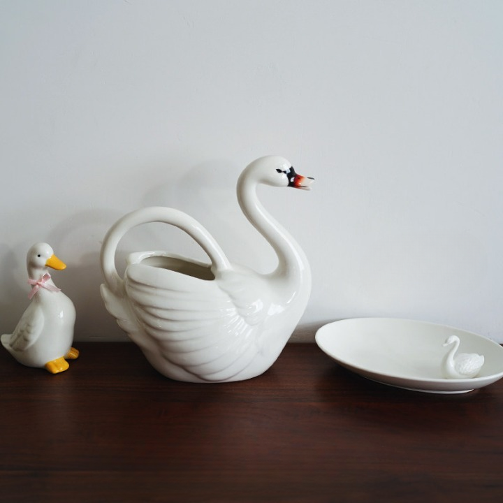 White Ceramic Swan Vase Pitcher, 40.6 oz Decorative Flower Holder with Handle
