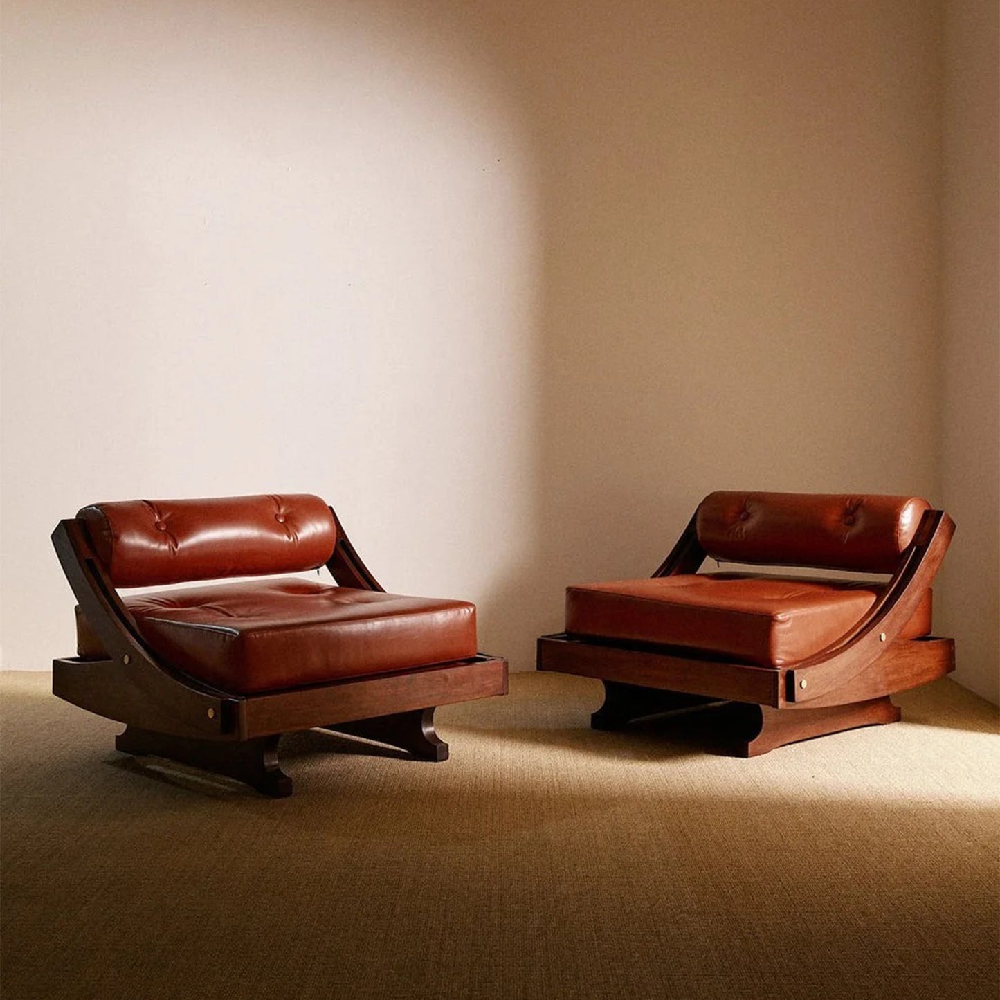 Retro Brown Leather Accent Chair, Upholstered Single Sofa Lounge Chair with Solid Wood Frame, Mid Century Modern Reading Chair for Living Room, Bedroom, Hotel Lobby, Reception