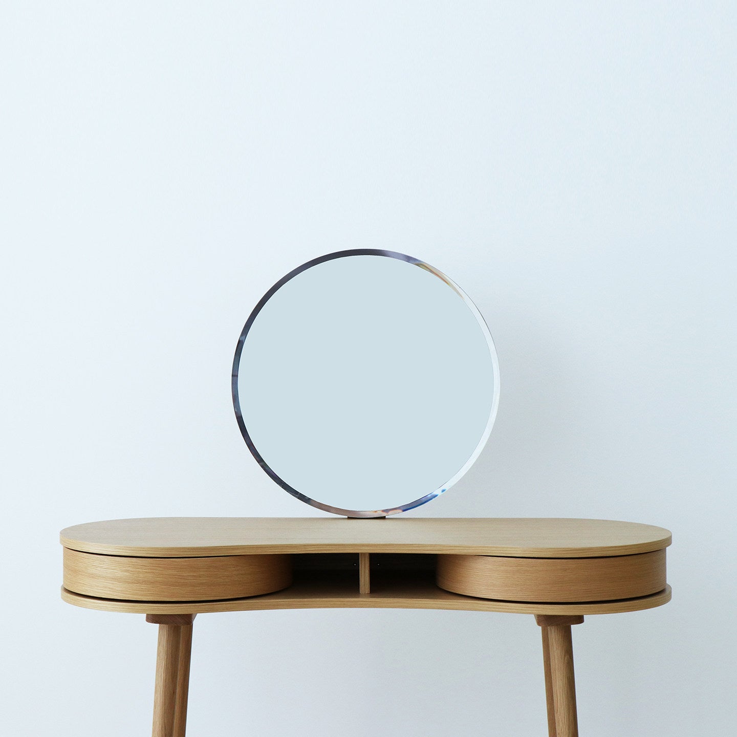 Natural Oak-Finish Wood Vanity Desk with Round Mirror, Mid-Century Modern Kidney-Shaped Makeup Dressing Table with 2 Curved Storage Drawers and Center Shelf for Bedroom