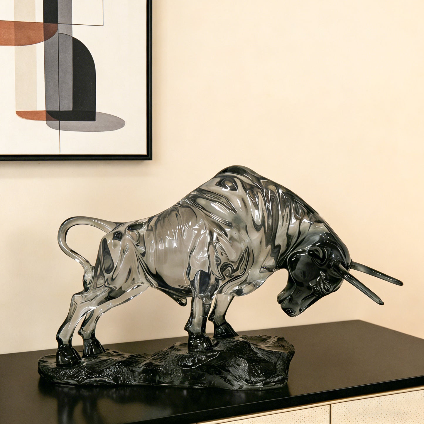 Transparent Bull Statue, Dynamic Head-Down Cattle Sculpture on Textured Base, Clear Glass-Look Animal Figurine for Office Desk, Living Room, Bookshelf and Executive Décor