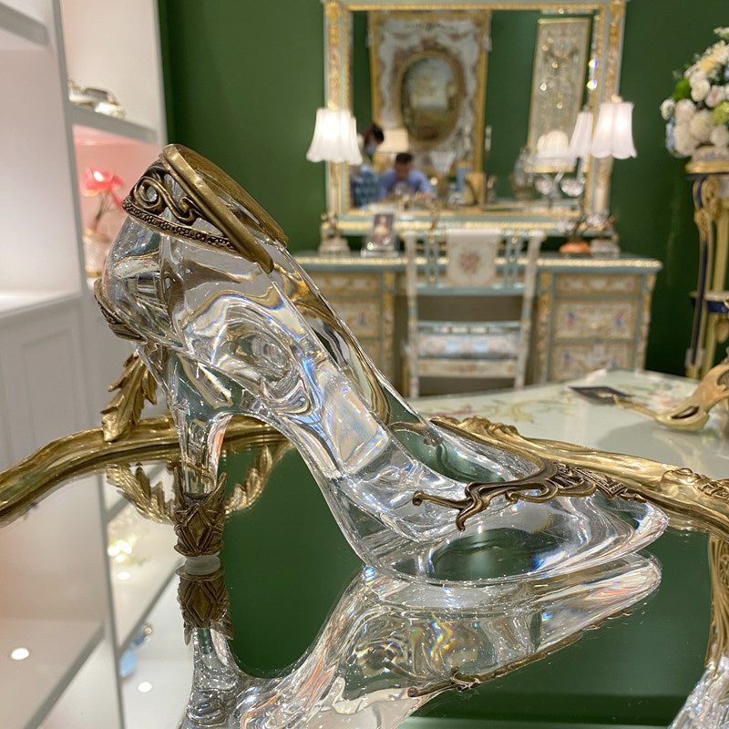 Crystal High Heel Shoe Figurine, Clear Glass Slipper Decorative Accent with Gold Tone Trim, Elegant Tabletop Shoe Sculpture for Wedding Decor, Vanity Table, Bedroom, Bookshelf, Office and Gift Display