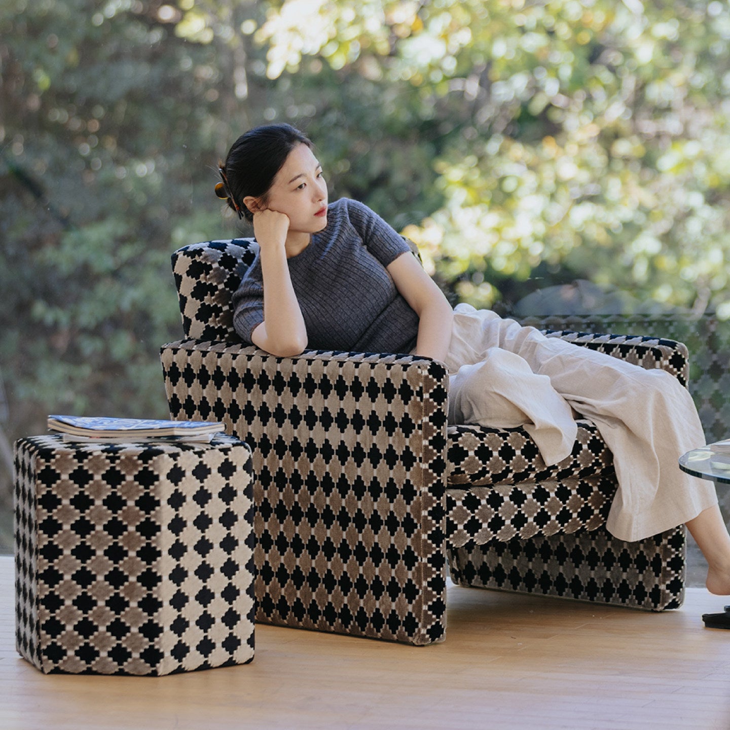 Black and White Geometric Accent Chair, Modern Box Armchair, Patterned Upholstered Single Sofa Chair with Wide Arms for Living Room, Bedroom, Office, Lounge