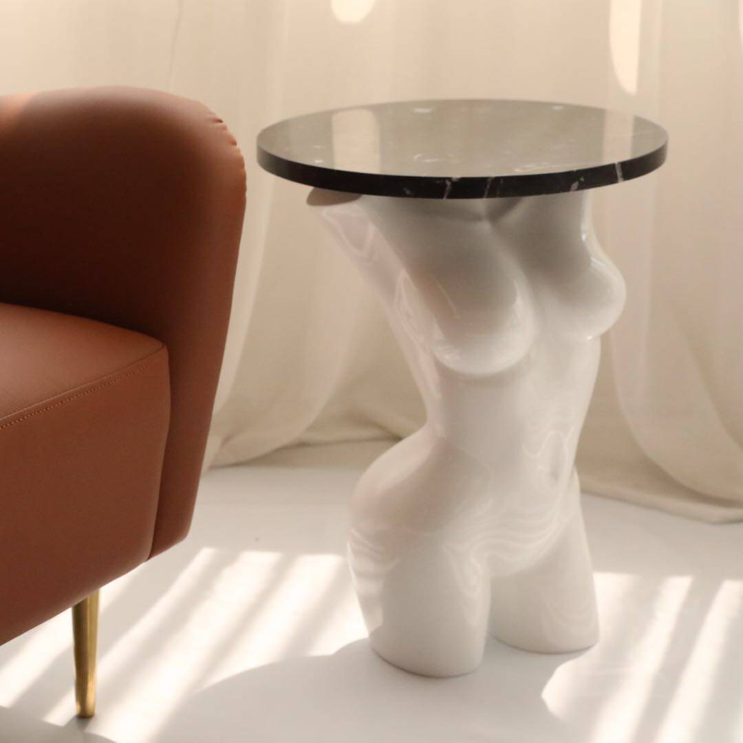Female Torso Sculpture Side Table, Venus Inspired Round Accent Table, Artistic Resin Bedside Table, Modern Decorative End Table for Living Room, Bedroom, Cafe, Entryway