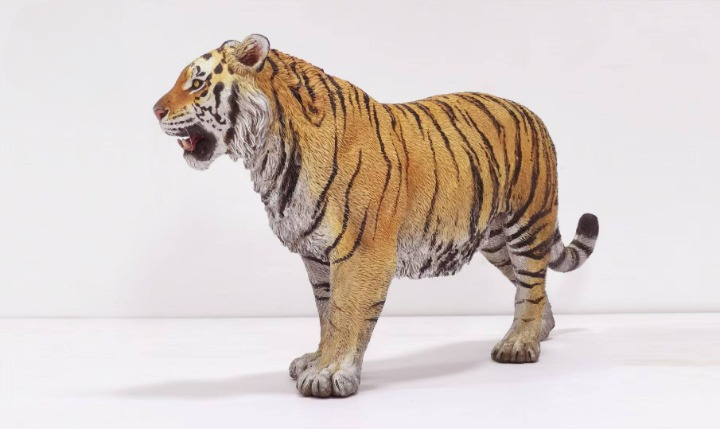 Siberian Tiger Figurine, 1:10 Scale Standing Tiger Collectible Statue, Hand Painted Wildlife Animal Model for Shelf, Desk, Office, Living Room, Display Decor