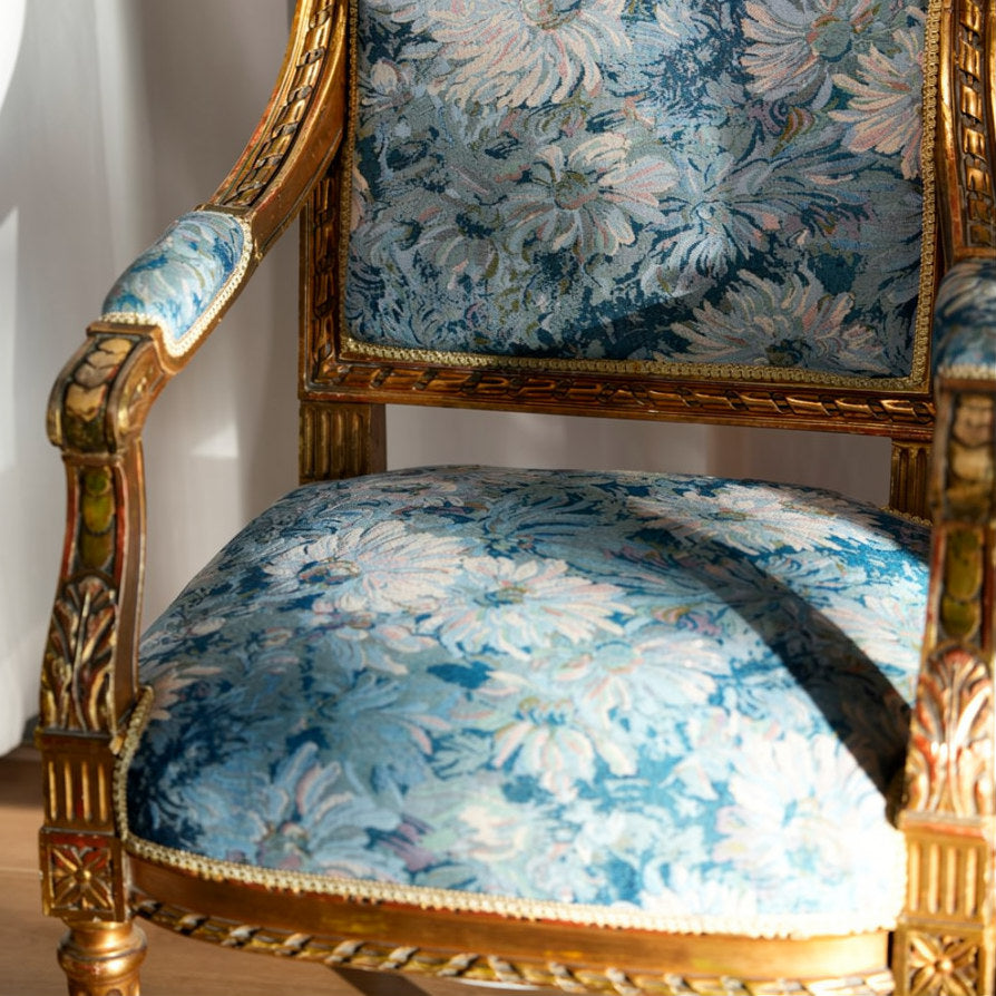 Blue Floral Upholstered Accent Chair, French Style Carved Solid Wood Armchair with Gold Finish Frame, Vintage Single Sofa Chair for Living Room, Bedroom, Lounge, Hotel, Reading Nook