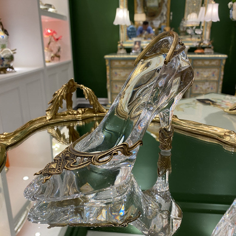 Crystal High Heel Shoe Figurine, Clear Glass Slipper Decorative Accent with Gold Tone Trim, Elegant Tabletop Shoe Sculpture for Wedding Decor, Vanity Table, Bedroom, Bookshelf, Office and Gift Display