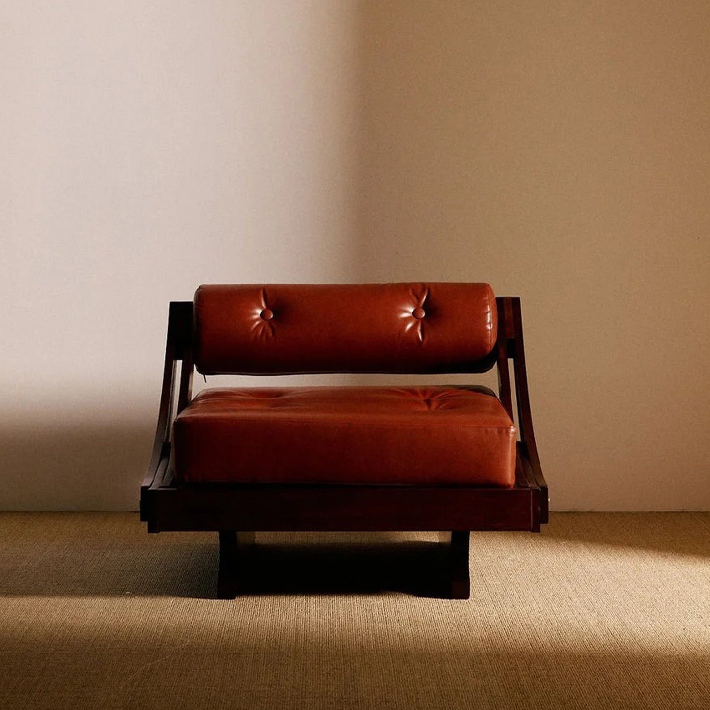 Retro Brown Leather Accent Chair, Upholstered Single Sofa Lounge Chair with Solid Wood Frame, Mid Century Modern Reading Chair for Living Room, Bedroom, Hotel Lobby, Reception
