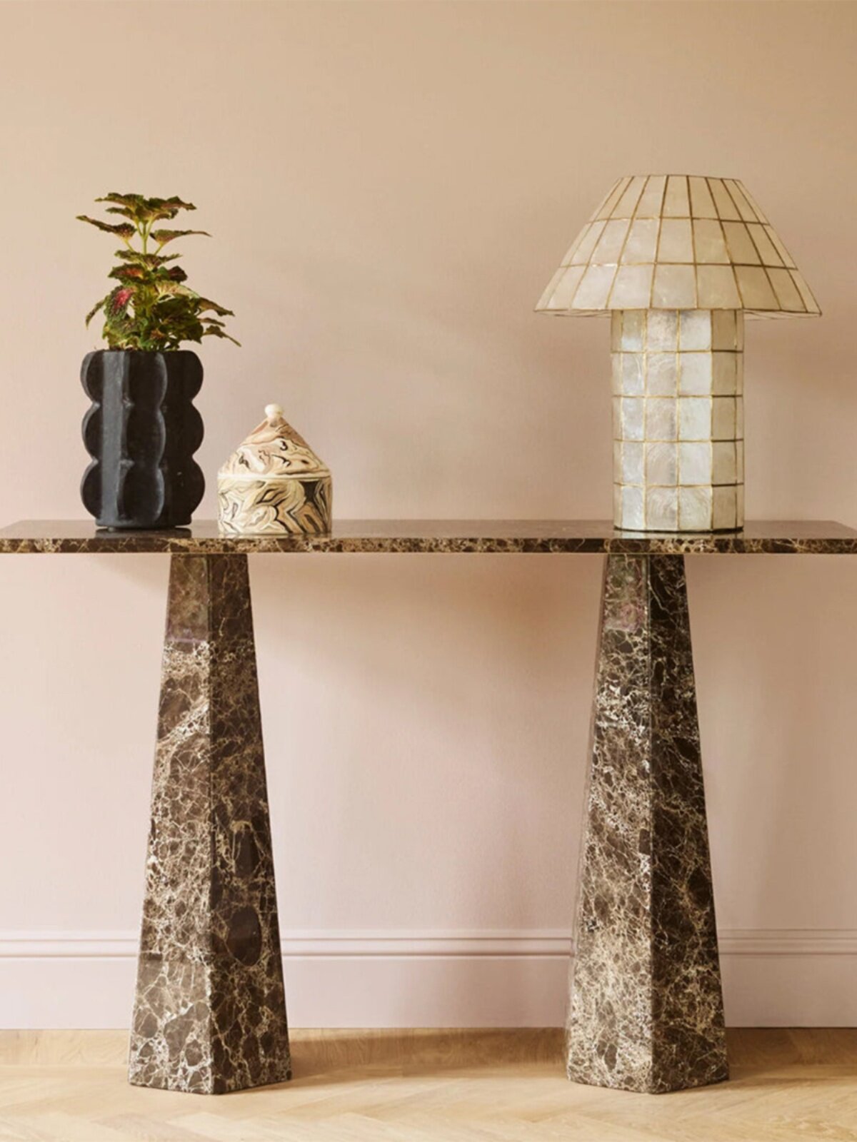 Natural Shell Mushroom Table Lamp, Capiz Style Bedside Lamp with Mosaic Shell Shade, Wabi Sabi Accent Lighting for Bedroom, Living Room, Hotel, Villa, Nightstand Decor