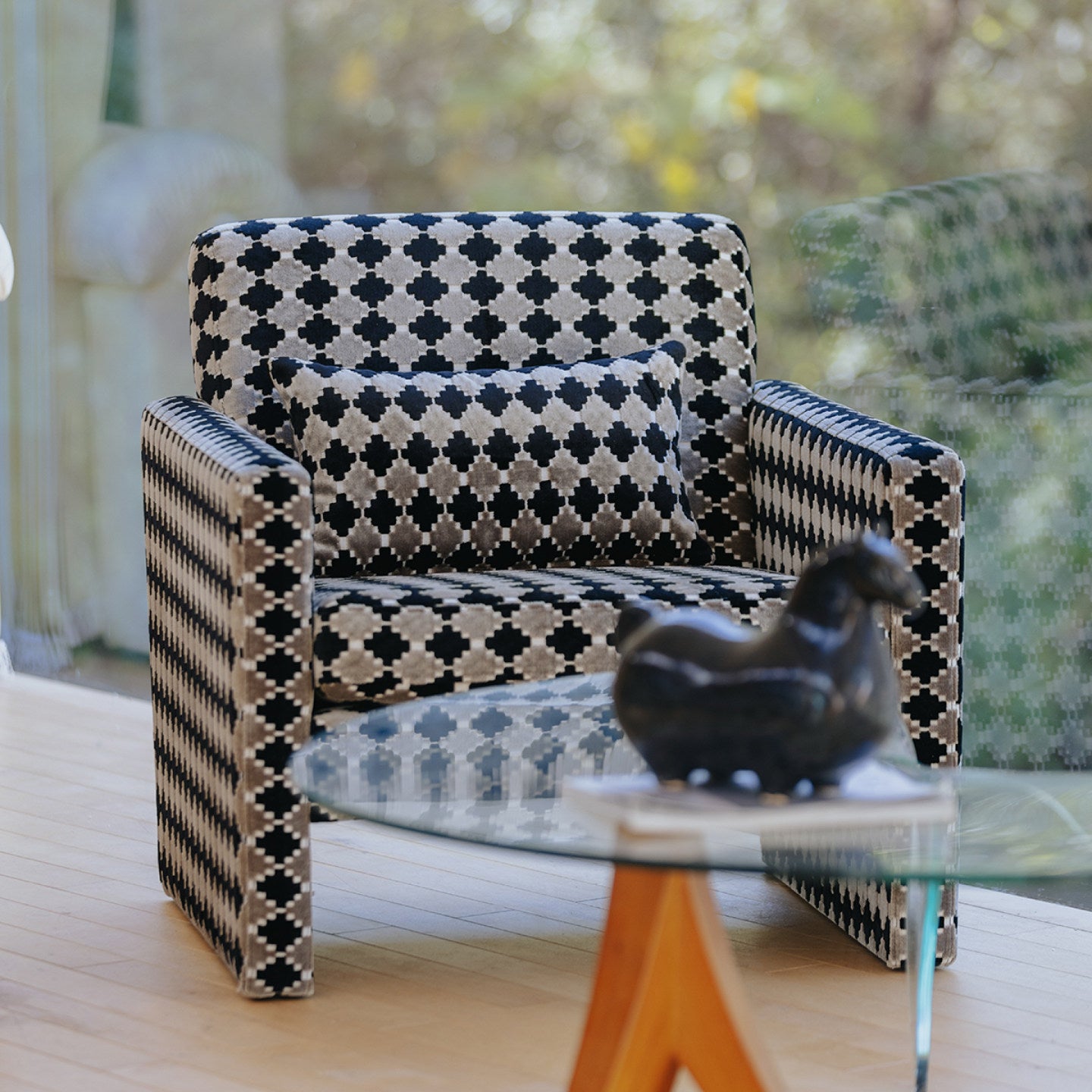 Black and White Geometric Accent Chair, Modern Box Armchair, Patterned Upholstered Single Sofa Chair with Wide Arms for Living Room, Bedroom, Office, Lounge