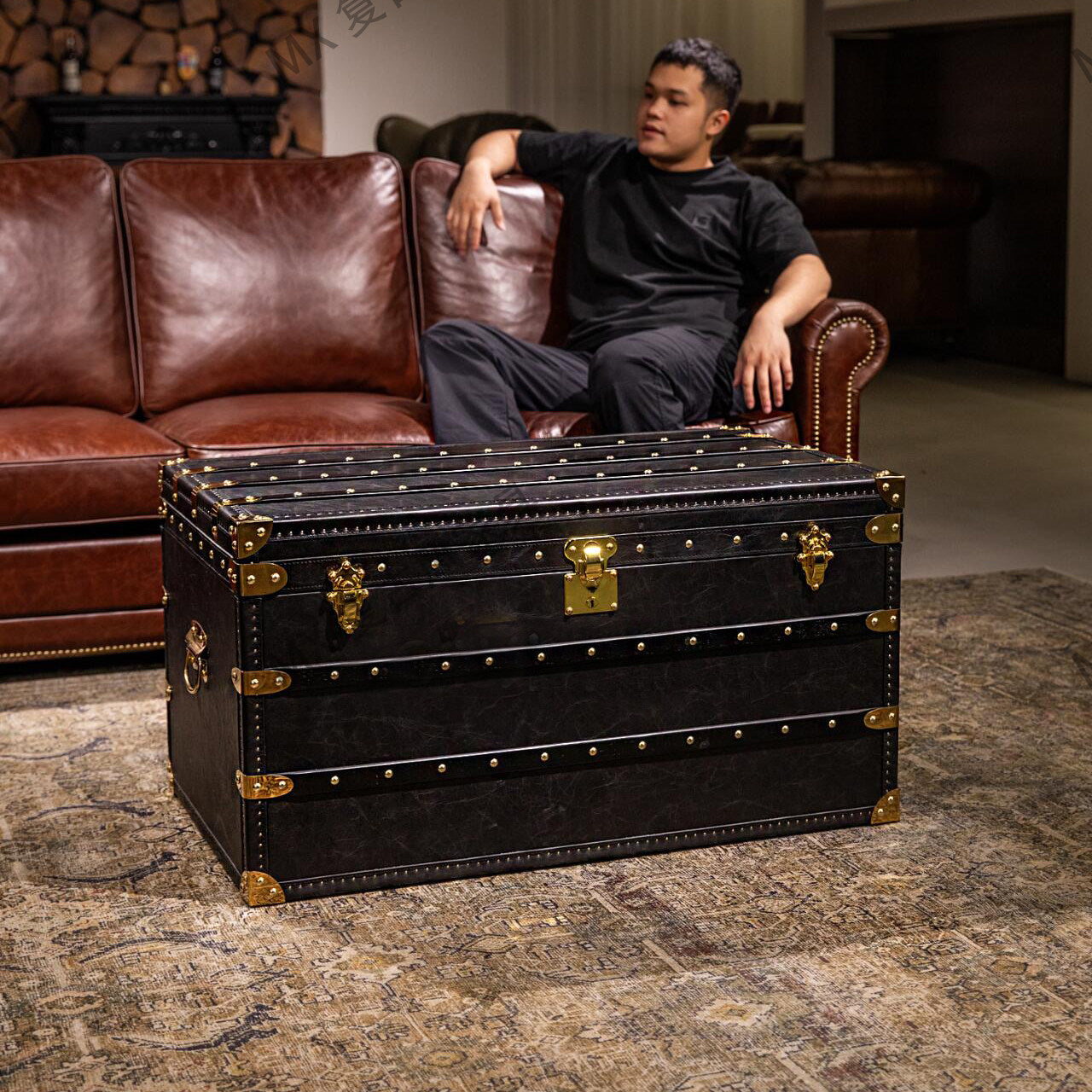 Vintage Trunk Coffee Table, Faux Leather Storage Chest Cocktail Table for Living Room, Cigar Lounge, Office and Lounge Spaces