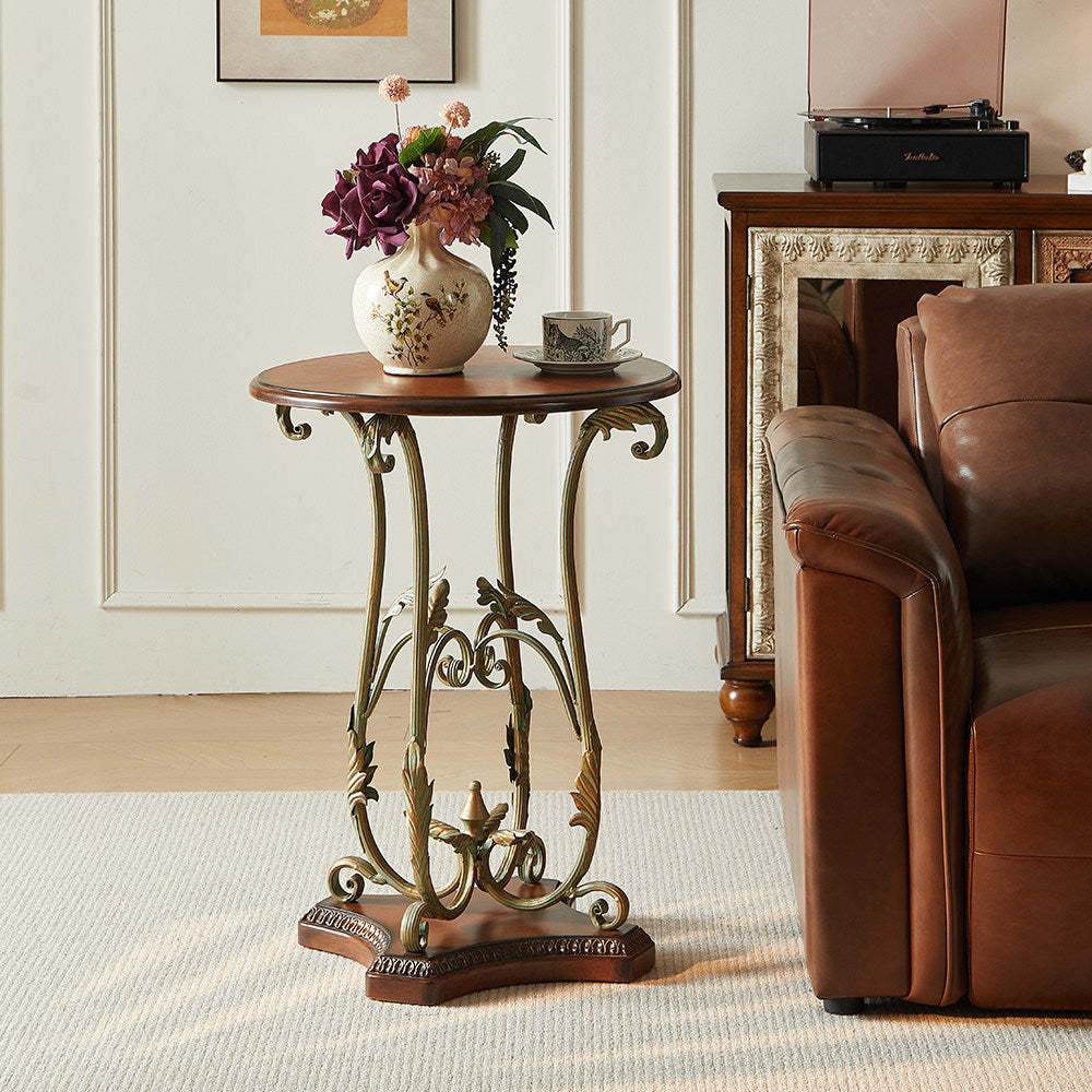 Round Amber Brown Birch Wood Side Table, Vintage-Inspired Accent End Table with Ornate Hand-Painted Wrought Iron Pedestal Base for Living Room, Bedroom, Sofa Side and Reading Nook