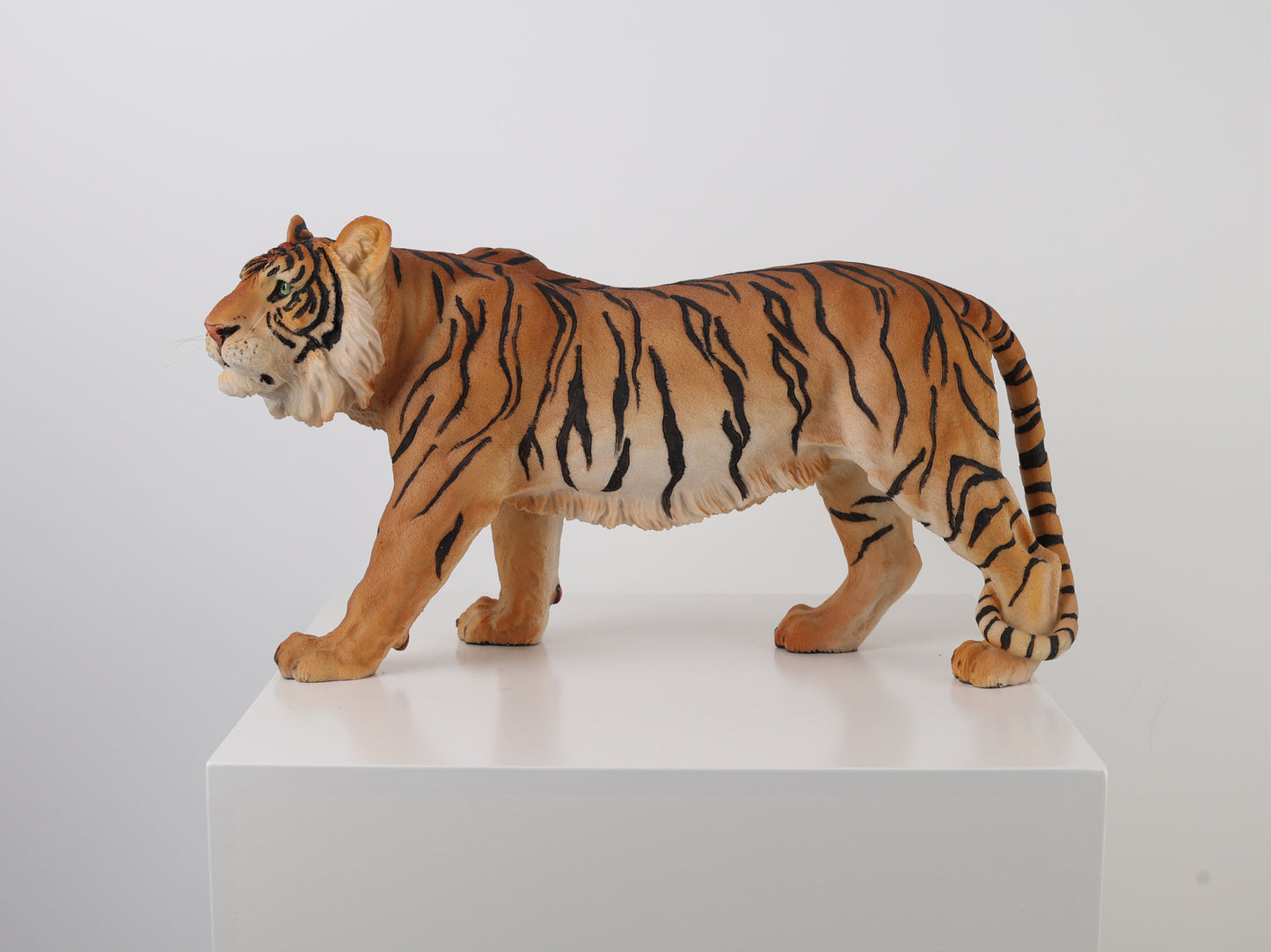 Realistic Tiger Statue, Resin Siberian Tiger Figurine, Large Wildlife Animal Sculpture for Living Room, Entryway, Shelf, Patio, Office and Housewarming Decor Gift