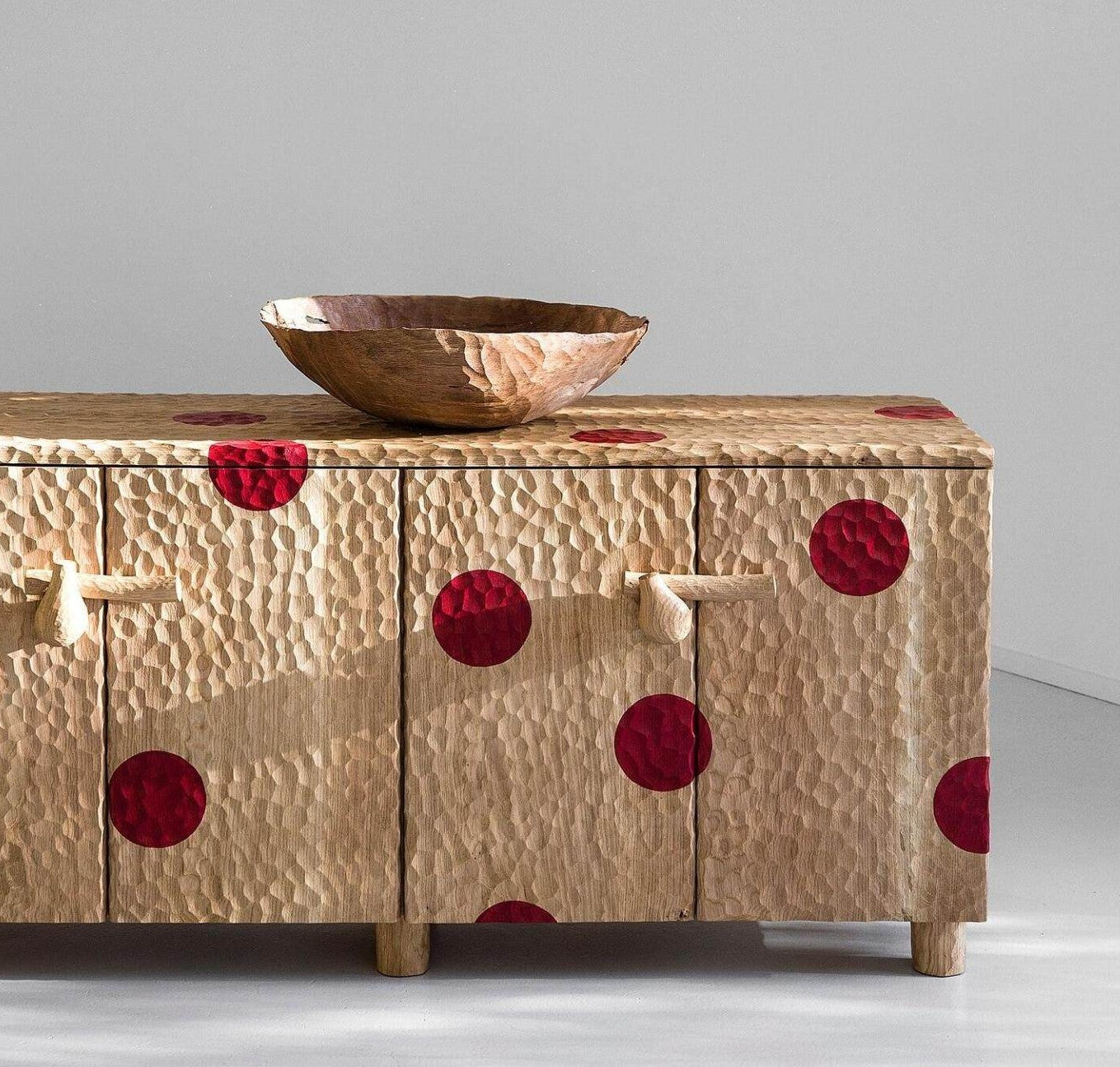 Natural Wood Sideboard Cabinet with Red Circle Pattern, 4 Door Buffet Credenza, Modern Minimal Storage Cabinet for Living Room, Dining Room, Entryway and Hallway