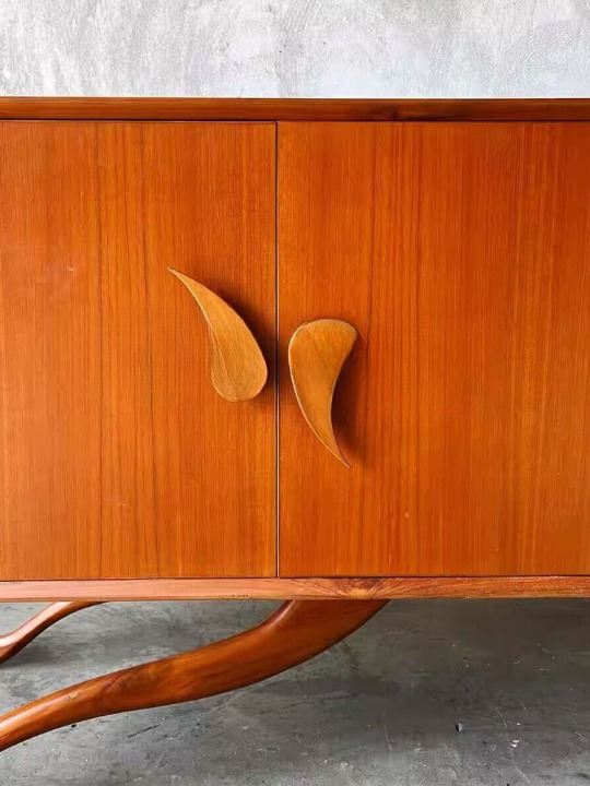 Solid Teak Wood TV Stand, Mid Century Media Console Cabinet with Sculptural Legs, Wooden Storage Credenza for Living Room, Entertainment Center, Sideboard Buffet Cabinet, Honey Brown