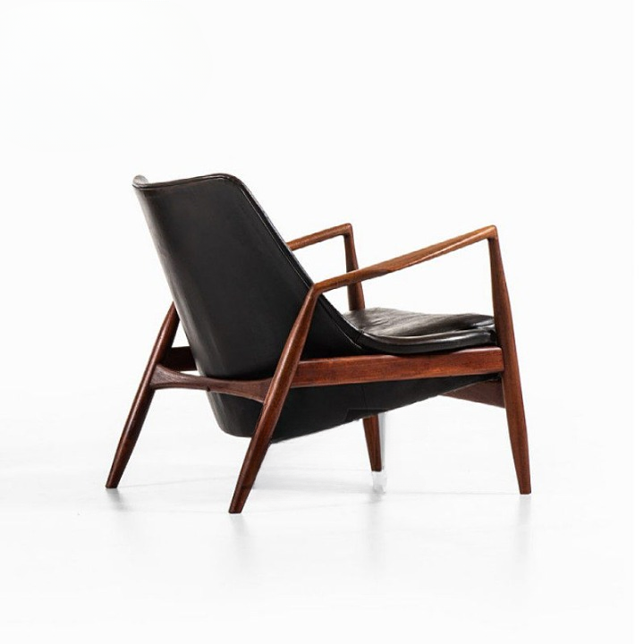 Mid Century Modern Accent Chair, Solid Wood Lounge Armchair with Black Upholstered Seat and Back, Walnut Finish Scandinavian Leisure Chair for Living Room, Bedroom, Balcony and Reading Nook