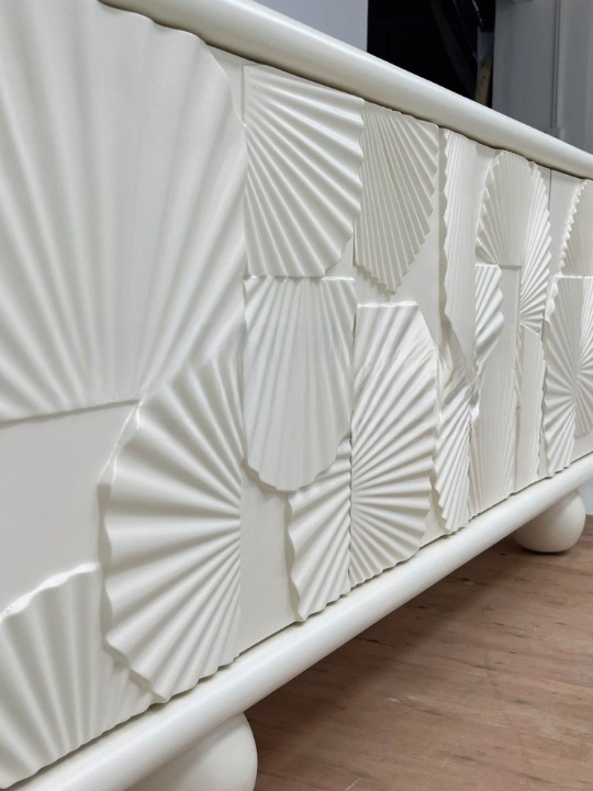 Modern Ivory TV Stand Cabinet, Low Media Console with Textured Geometric Center Doors and Round Ball Feet, Minimalist Sideboard Storage Cabinet for Living Room, Dining Room, Entryway, and Bedroom