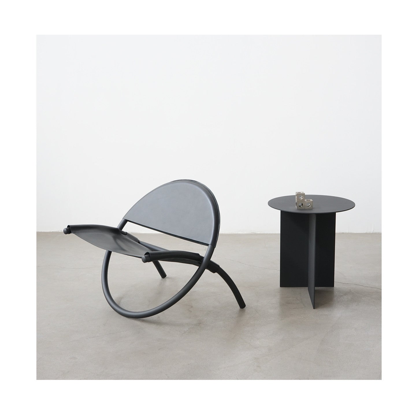 Black Top Grain Leather Accent Chair with Curved Metal Frame, Minimalist Lounge Chair for Living Room, Bedroom, Reading Corner, Office, Reception Area and Modern Home Decor
