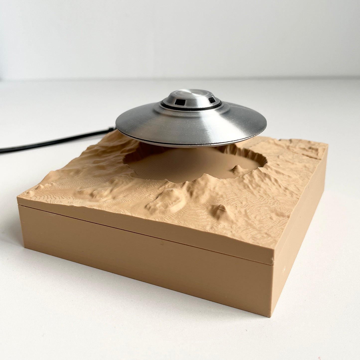 Magnetic Levitating UFO Desk Sculpture with Volcano Crater Base – Floating 3D Printed Sci-Fi Desktop Décor & Ambient Display Model