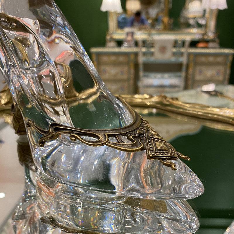 Crystal High Heel Shoe Figurine, Clear Glass Slipper Decorative Accent with Gold Tone Trim, Elegant Tabletop Shoe Sculpture for Wedding Decor, Vanity Table, Bedroom, Bookshelf, Office and Gift Display