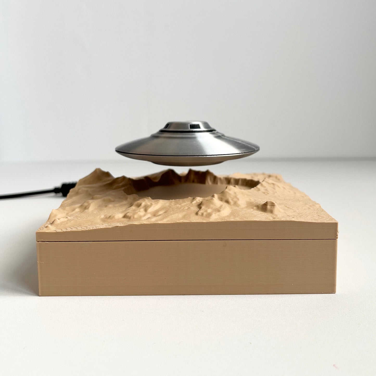 Magnetic Levitating UFO Desk Sculpture with Volcano Crater Base – Floating 3D Printed Sci-Fi Desktop Décor & Ambient Display Model