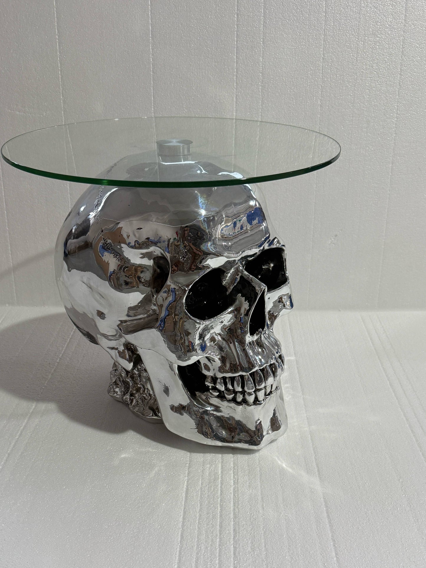 Silver Skull Side Table with Tempered Glass Top, Electroplated Fiberglass Sculptural Accent End Table, Modern Gothic Coffee Table for Living Room, Bar, Lounge, Studio and Small Spaces