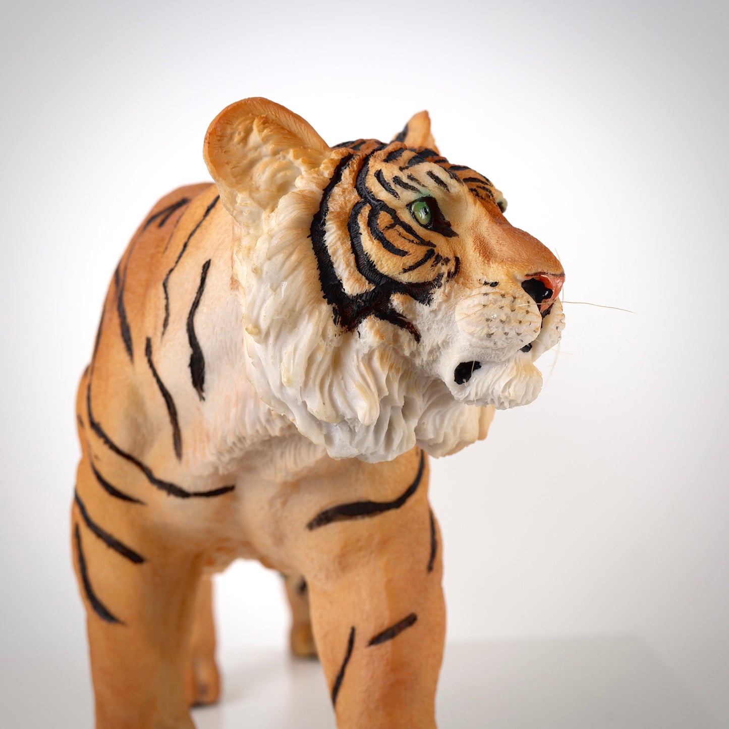 Realistic Tiger Statue, Resin Siberian Tiger Figurine, Large Wildlife Animal Sculpture for Living Room, Entryway, Shelf, Patio, Office and Housewarming Decor Gift