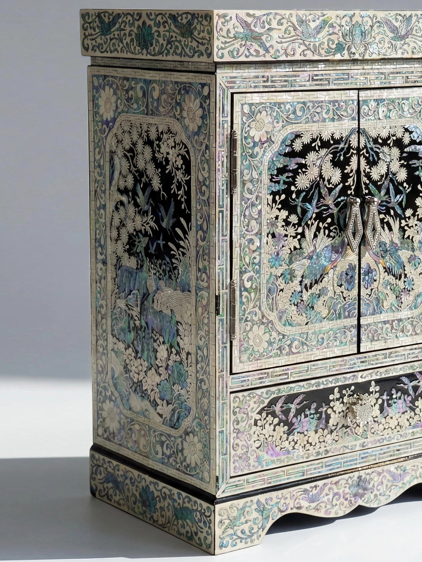 Mother of Pearl Inlay Jewelry Cabinet, Black Lacquer Wooden Jewelry Box with Doors and Drawer, Necklace Earring Ring Organizer Chest for Dresser Vanity Decor