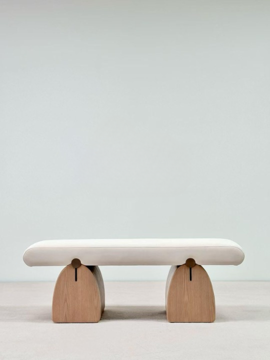 Cream Upholstered Bench with Solid Wood Base, Modern End of Bed Bench, Entryway Shoe Bench, Bedroom Bench, Hallway Bench, Living Room Accent Bench with Padded Seat and Rounded Edges