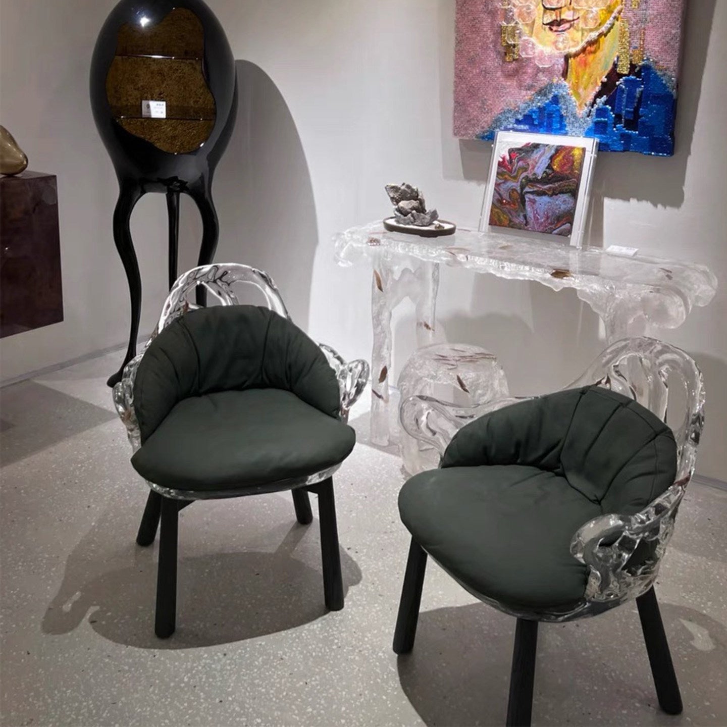 Clear Resin Accent Armchair with Olive Green Cushion, Sculptural Transparent Lounge Chair with Four Legs, Modern Upholstered Single Chair for Living Room, Bedroom, Tea Room and Hotel Lobby