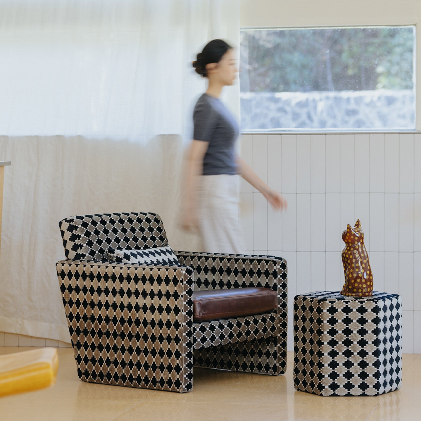Black and White Geometric Accent Chair, Modern Box Armchair, Patterned Upholstered Single Sofa Chair with Wide Arms for Living Room, Bedroom, Office, Lounge