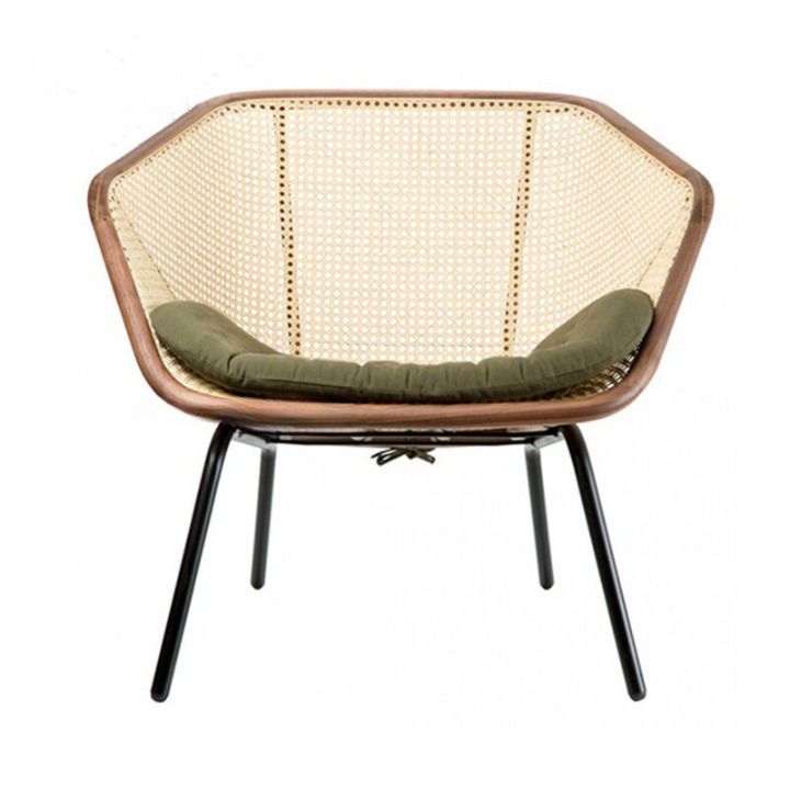 Rattan Accent Lounge Chair with Cushion, Cane Woven Wide Barrel Chair, Solid Wood Frame Armchair with Black Metal Legs, Boho Farmhouse Reading Chair for Living Room, Bedroom, Hotel and Study