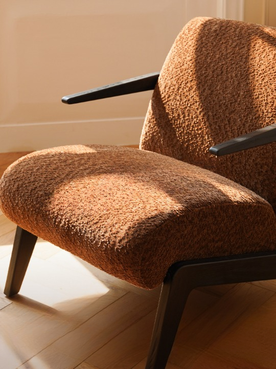 Brown Chenille Accent Chair with Ash Wood Frame, Modern Upholstered Lounge Chair with Open Armrests, Single Sofa Chair for Living Room, Bedroom, Reading Nook, Office