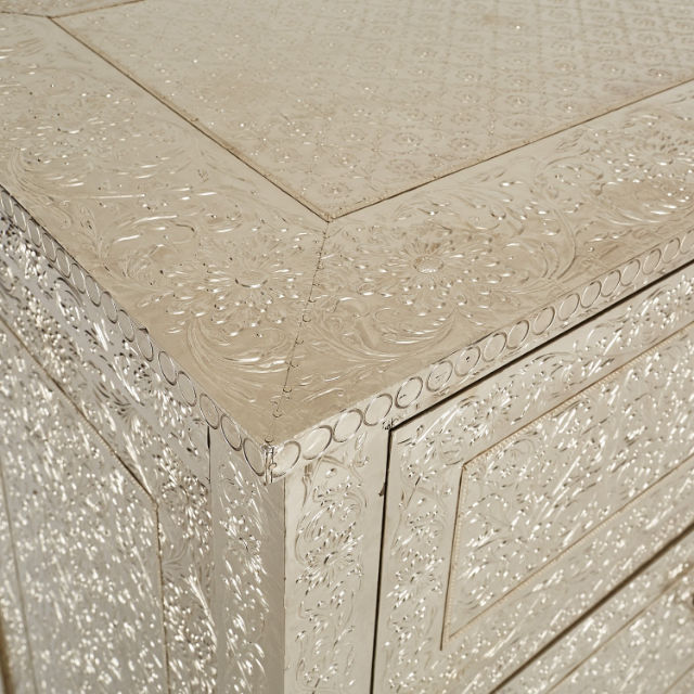 Luxury White Embossed 6 Drawer Dresser Chest Modern Handcrafted Storage Cabinet Elegant Bedroom Chest of Drawers Decorative Living Room Organizer Furniture
